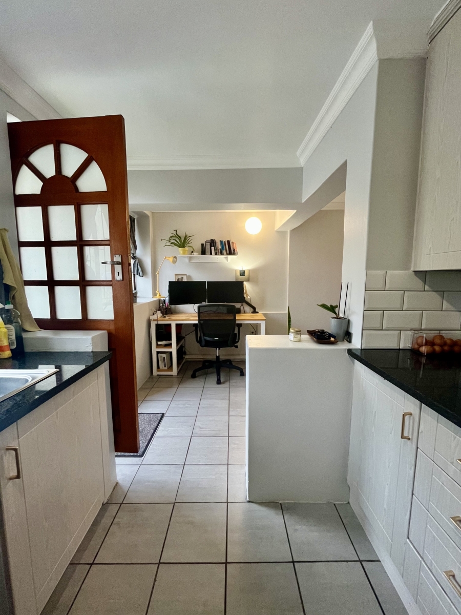 To Let 1 Bedroom Property for Rent in Vredehoek Western Cape